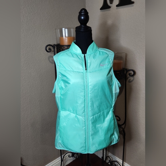 Nike Jackets & Blazers - Nike Lightweight Mint Green Running Vest. Size XL